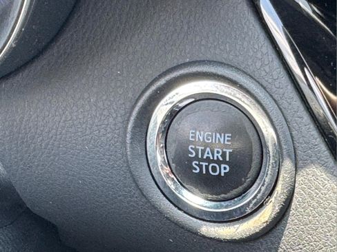 Used 2021 Toyota C-HR XLE FWD image 26