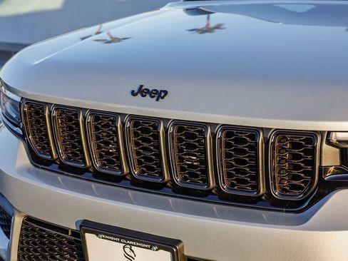 New 2025 Jeep Grand Cherokee Altitude image 6