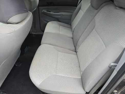 Used 2014 Toyota Tacoma 4x4 Double Cab w/ SR5 Package image 18