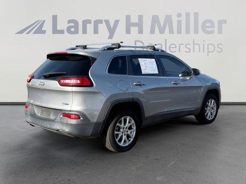Used 2017 Jeep Cherokee Latitude image 6