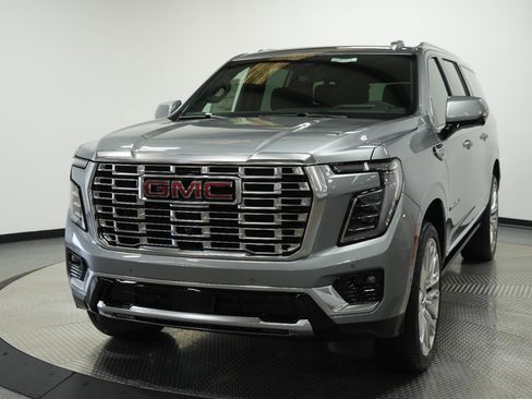 New 2026 GMC Yukon XL Denali w/ Denali Reserve Package AWD/4WD image 3