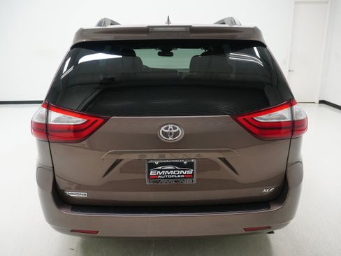Used 2019 Toyota Sienna XLE FWD image 5