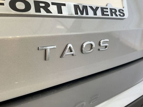 New 2026 Volkswagen Taos SE image 29