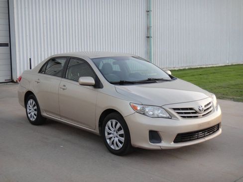 Used 2013 Toyota Corolla LE image 4