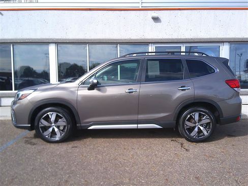 Used 2019 Subaru Forester Touring AWD/4WD image 2