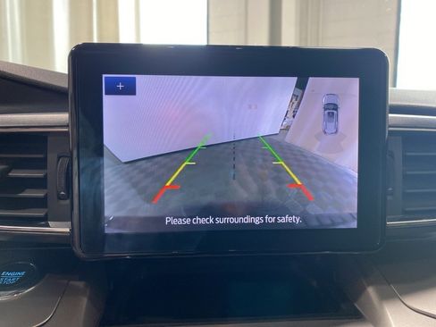 Used 2022 Ford Explorer XLT w/ Equipment Group 202A image 5