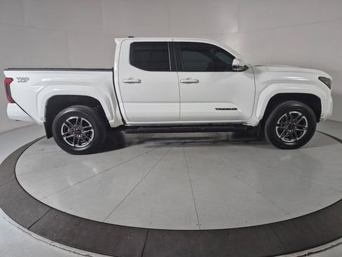 Used 2024 Toyota Tacoma TRD Sport w/ TRD Sport Upgrade Package AWD/4WD image 5