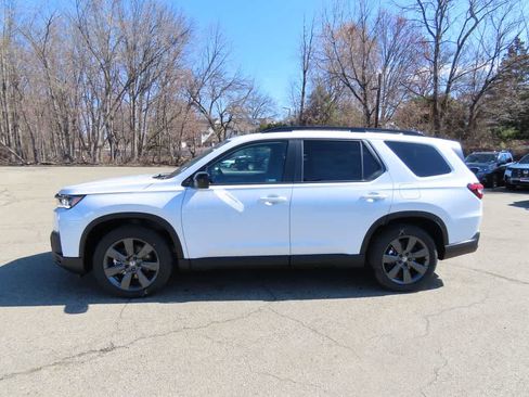 New 2026 Honda Pilot Sport image 3