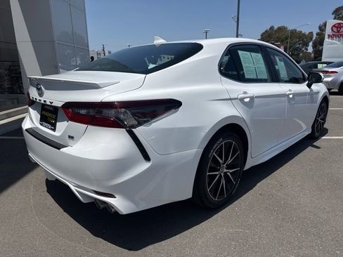 Certified 2022 Toyota Camry SE FWD image 9