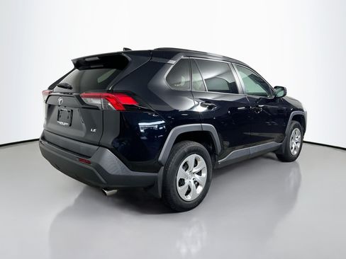 Used 2019 Toyota RAV4 LE FWD image 4