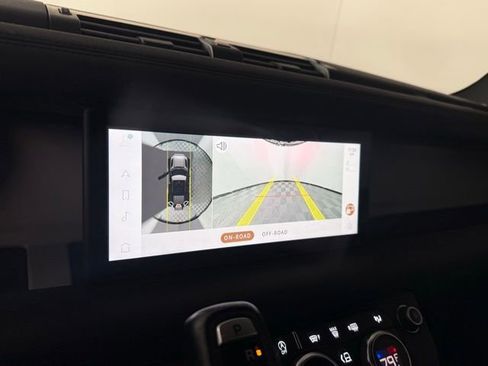 Used 2023 Land Rover Defender 110 SE image 22