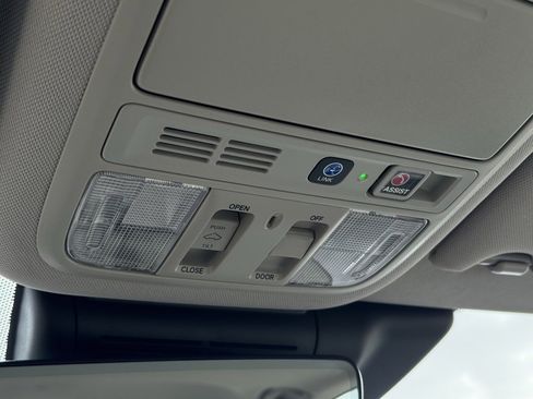 Used 2018 Honda Accord Touring image 35