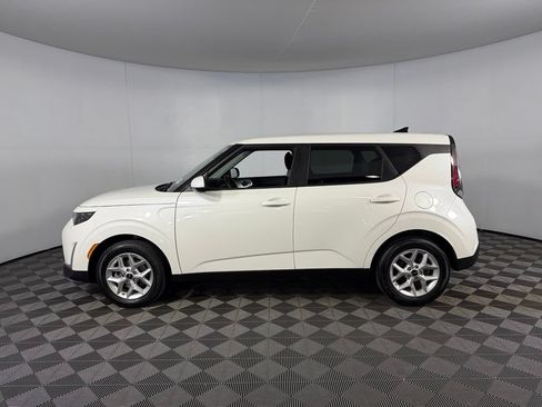 Used 2025 Kia Soul LX w/ LX Technology Package FWD image 11