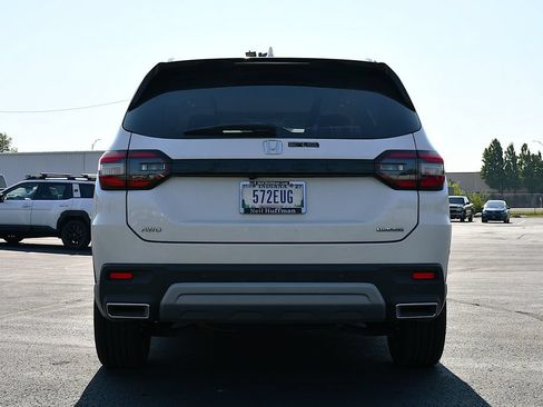 Used 2025 Honda Pilot Touring image 6