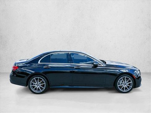 Used 2023 Mercedes-Benz E 350 4MATIC Sedan image 4