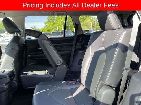Used 2024 Toyota Grand Highlander AWD image 16