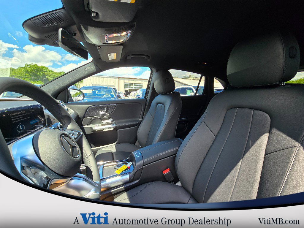 Used 2025 Mercedes-Benz GLA 250 4MATIC image 13