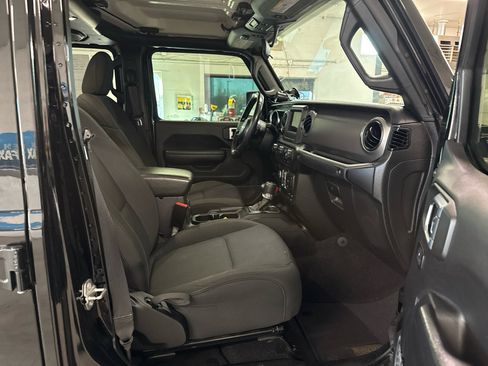 Used 2021 Jeep Gladiator Sport image 44