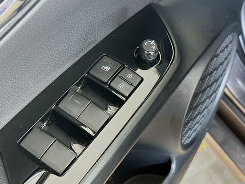 Used 2021 Toyota Prius Prime XLE FWD image 7