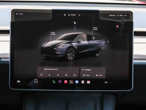 Used 2024 Tesla Model Y Long Range AWD/4WD image 17