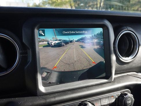Used 2020 Jeep Gladiator Overland AWD/4WD image 39