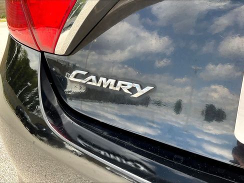 Used 2015 Toyota Camry LE FWD image 30