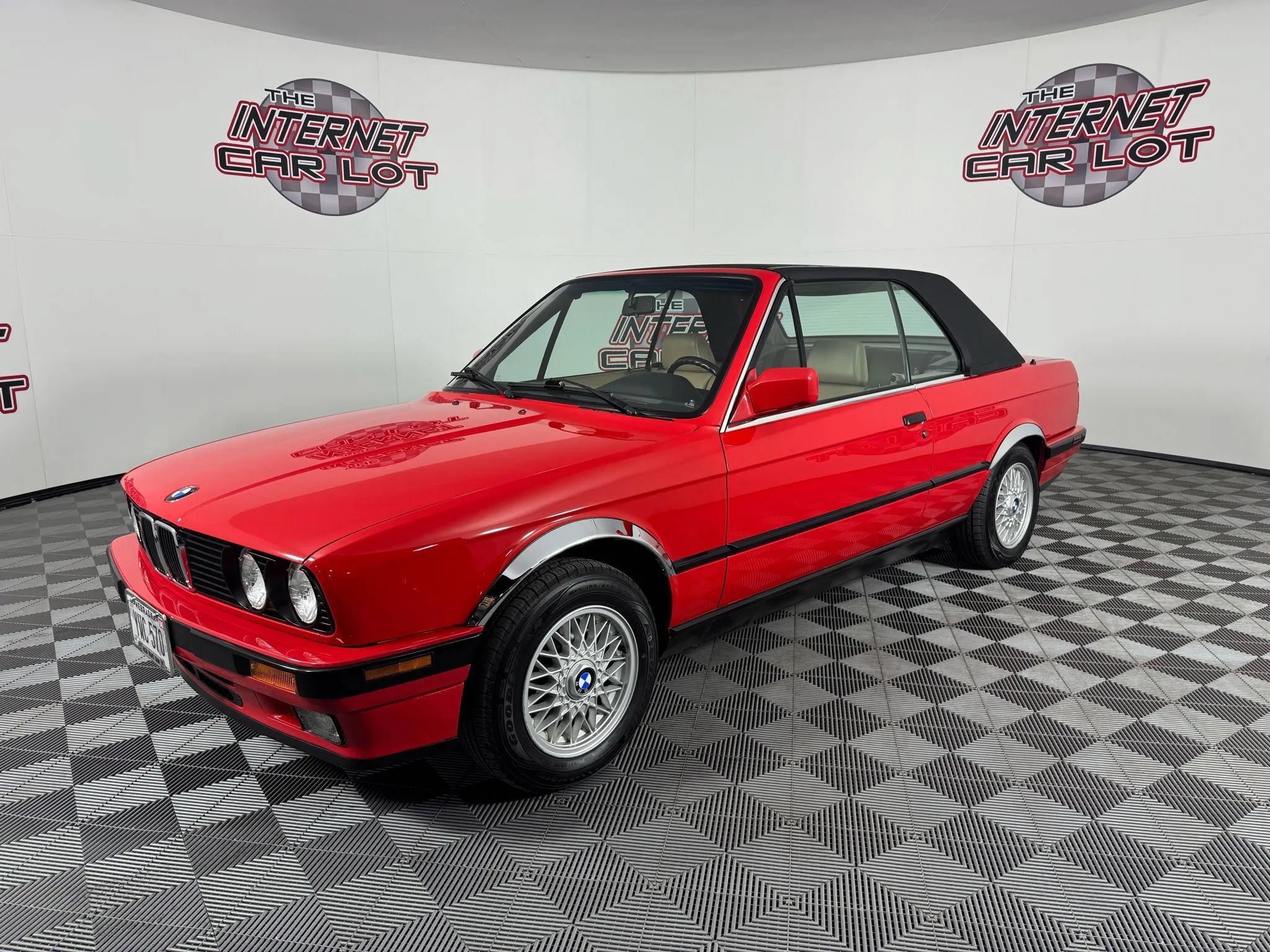 Used 1991 BMW 325i Convertible RWD image 4