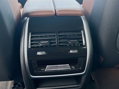 Used 2025 BMW X7 xDrive40i w/ M Sport Package image 23