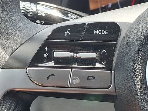 Certified 2022 Hyundai Elantra SE FWD image 20
