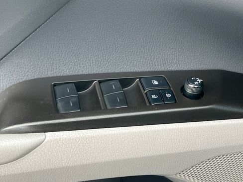 Used 2022 Toyota Camry SE image 13