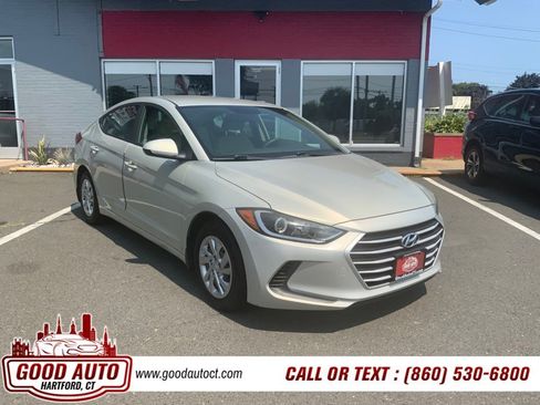 Used 2017 Hyundai Elantra SE w/ Cargo Package FWD image 3