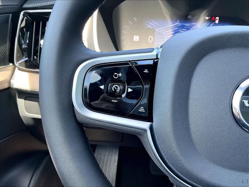 New 2026 Volvo XC90 T8 Plus w/ Protection Package AWD/4WD image 17