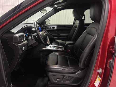 Used 2020 Ford Explorer XLT w/ Equipment Group 202A image 17