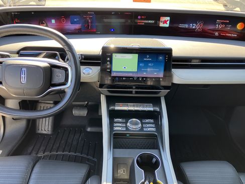 Used 2024 Lincoln Nautilus Reserve w/ Equipment Group 203A image 10