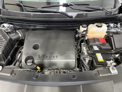 Used 2023 Chevrolet Traverse LT image 39