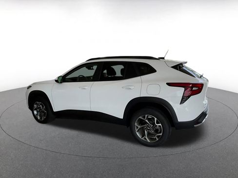 Used 2025 Chevrolet Trax LT image 10