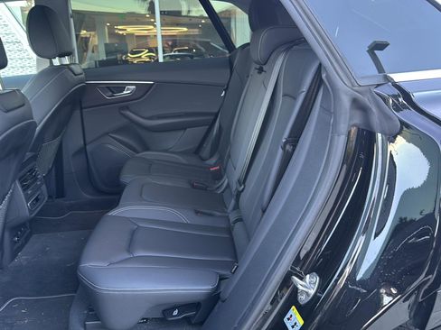 Used 2023 Audi Q8 Premium image 16