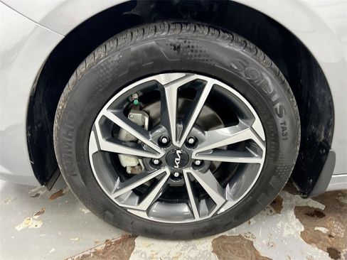 Used 2024 Kia Forte LXS w/ LXS Technology Package image 24