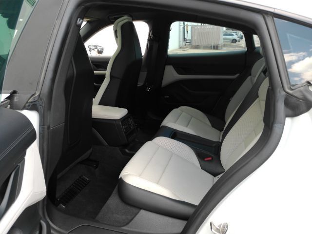 Used 2022 Porsche Taycan RWD image 18