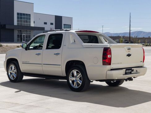Used 2011 Chevrolet Avalanche LTZ AWD/4WD image 8