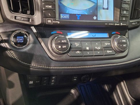 Used 2018 Toyota RAV4 Platinum AWD/4WD image 32