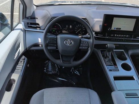 Certified 2025 Toyota Sienna LE FWD image 16