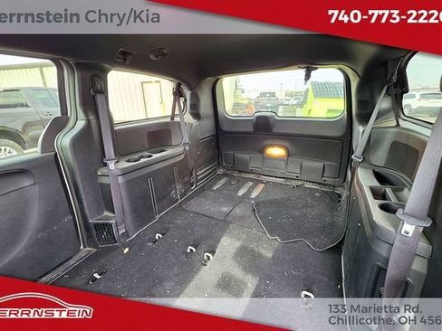 Used 2017 Dodge Grand Caravan SE image 22