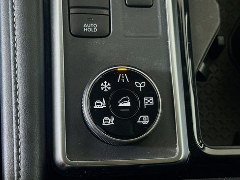 Used 2023 Nissan Pathfinder SV w/ Black Appearance Package AWD/4WD image 25