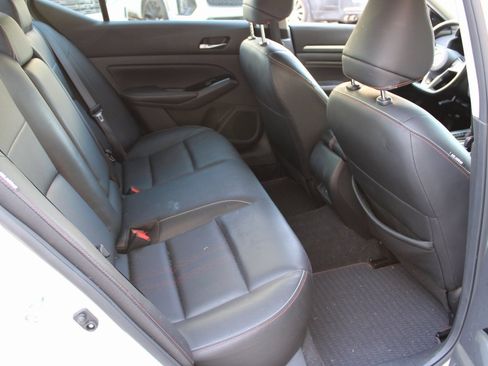 Used 2023 Nissan Altima 2.5 SR w/ SR Premium Package image 18