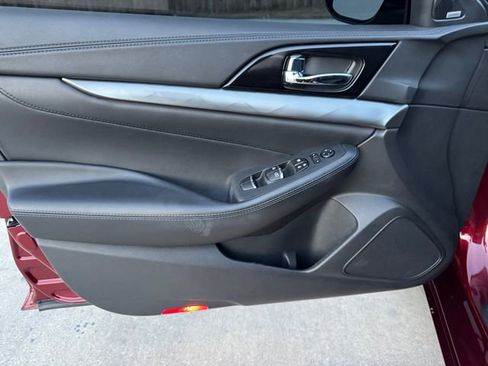 Used 2017 Nissan Maxima SR image 4