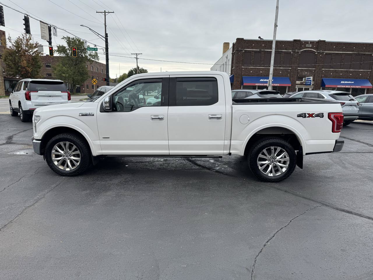 Used 2015 Ford F150 Lariat w/ Equipment Group 502A Luxury AWD/4WD image 11