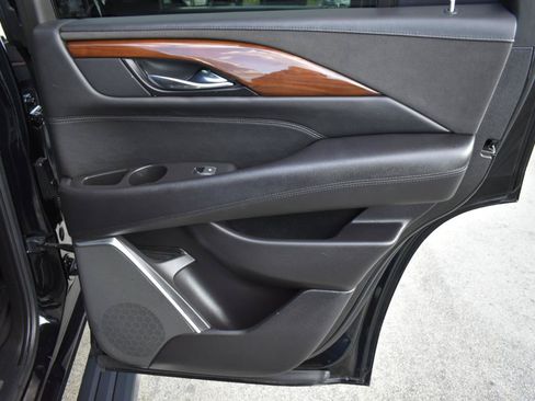 Used 2020 Cadillac Escalade Premium Luxury AWD/4WD image 38