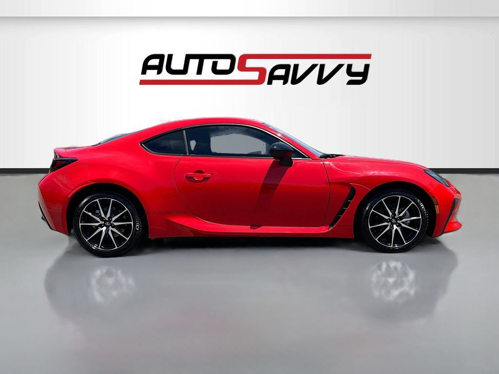 Used 2025 Toyota GR86 w/ ALL Weather Mat Package (TMS) RWD image 8