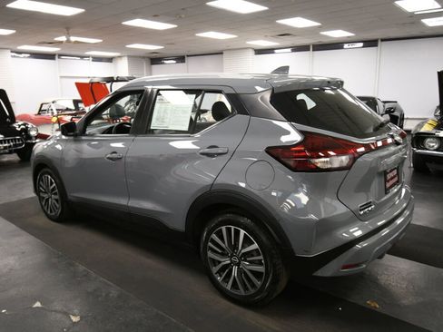 Used 2022 Nissan Kicks SV image 6